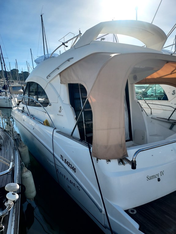 slider 1 Beneteau Antares 30 Fly